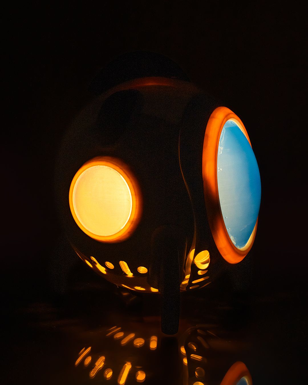 Tiny Spacecraft - Table Lamp