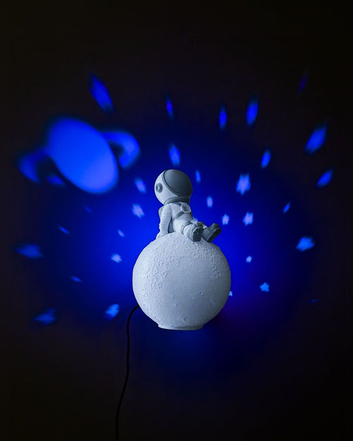 Wondering Astronaut - Night Light