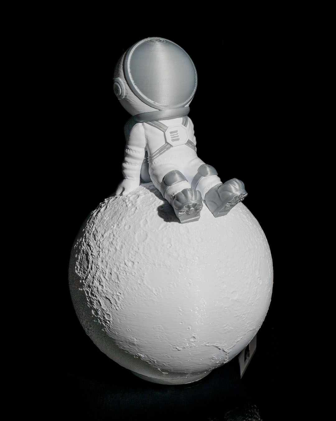 Wondering Astronaut - Night Light