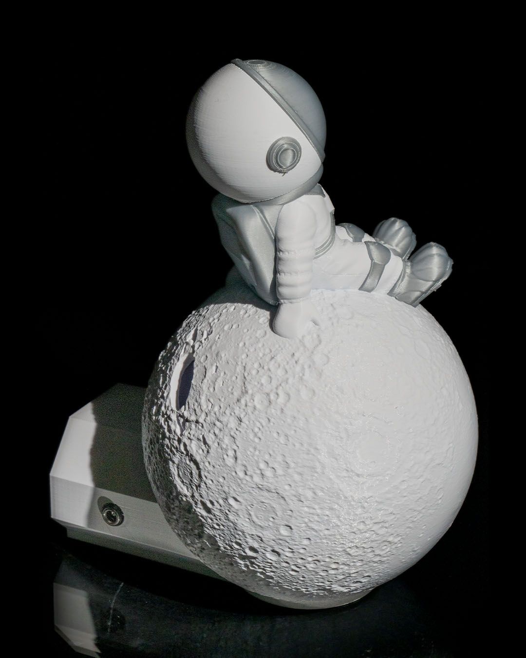 Wondering Astronaut - Night Light